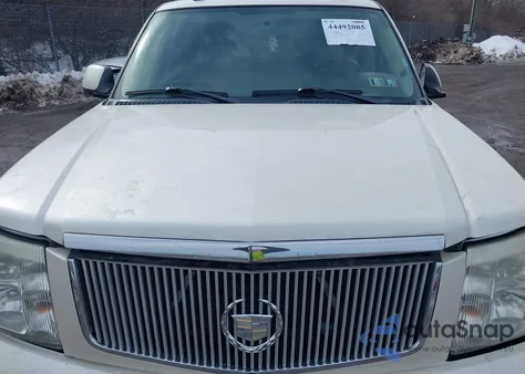 2004 Cadillac Escalade Standard z USA, uszkodzony, nr VIN 1GYEK63N94R284766
